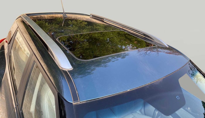 2019 Mahindra XUV300 W8 (O) 1.2 PETROL, Petrol, Manual, 64,132 km, Roof