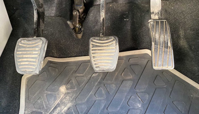 2019 Mahindra XUV300 W8 (O) 1.2 PETROL, Petrol, Manual, 64,132 km, Pedals