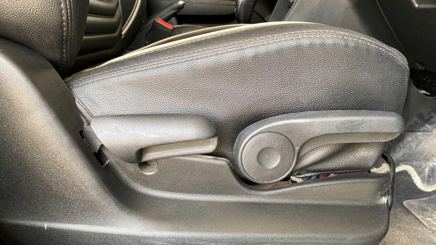 2018 Maruti Vitara Brezza ZDI PLUS AMT, Diesel, Automatic, 58,201 km, Driver Side Adjustment Panel