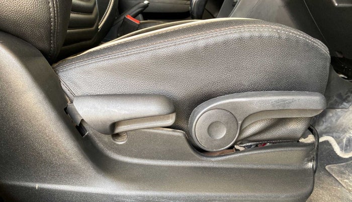 2018 Maruti Vitara Brezza ZDI PLUS AMT, Diesel, Automatic, 58,201 km, Driver Side Adjustment Panel