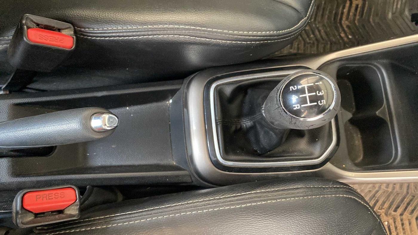 2017 Maruti IGNIS DELTA 1.2, Petrol, Manual, 70,873 km, Gear Lever