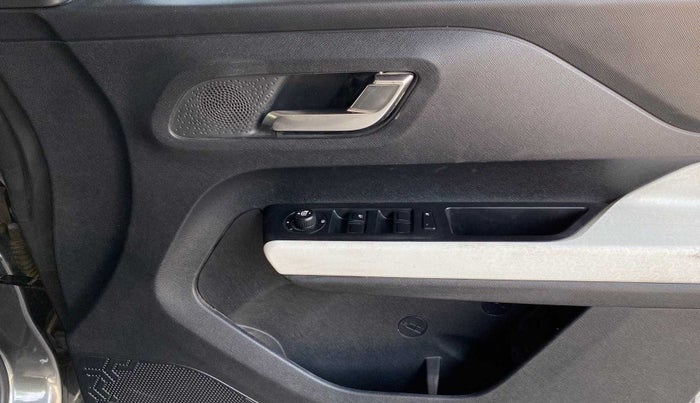 2022 Tata PUNCH CREATIVE  AMT, Petrol, Automatic, 38,687 km, Driver Side Door Panels Control