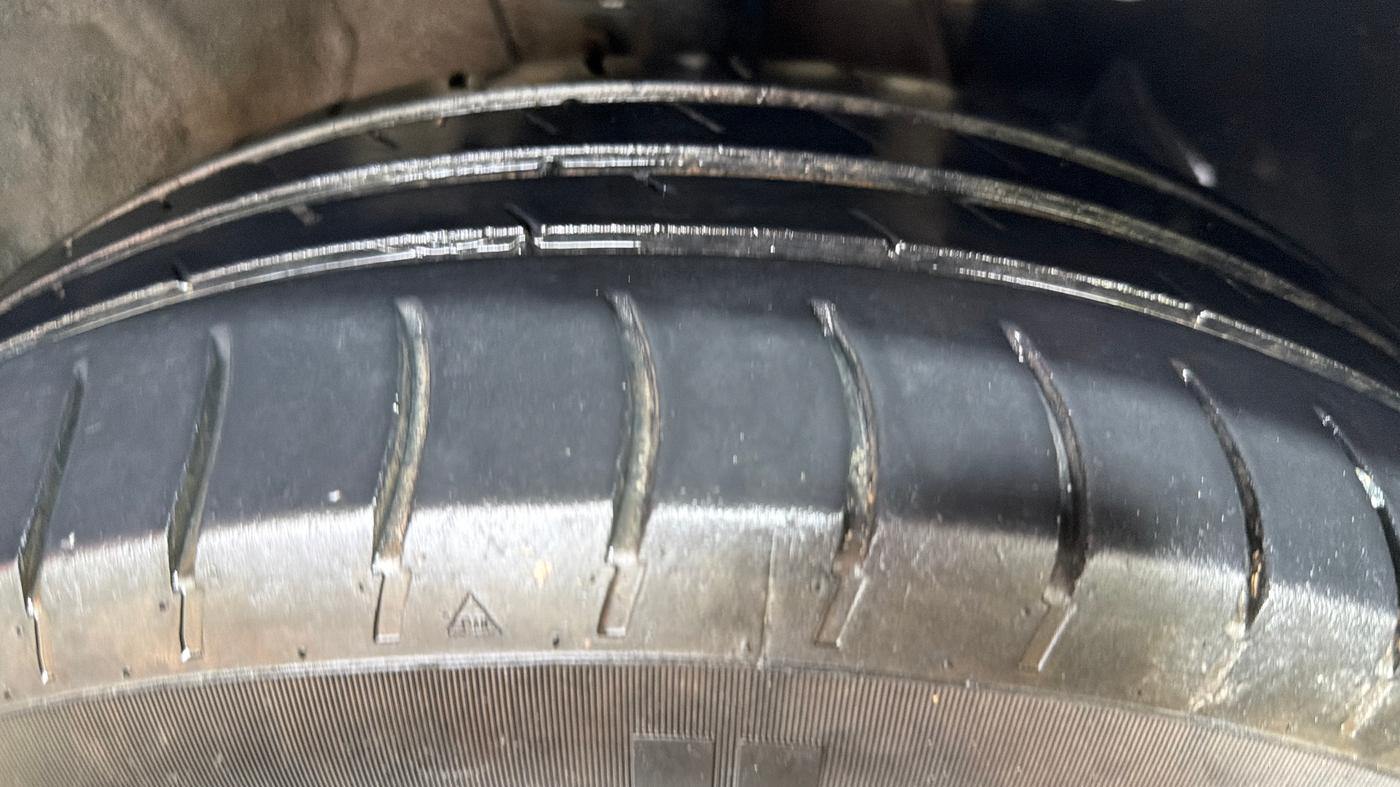 2023 KIA CARENS PREMIUM 1.5 PETROL 7 STR, Petrol, Manual, 85,602 km, Right Front Tyre Tread
