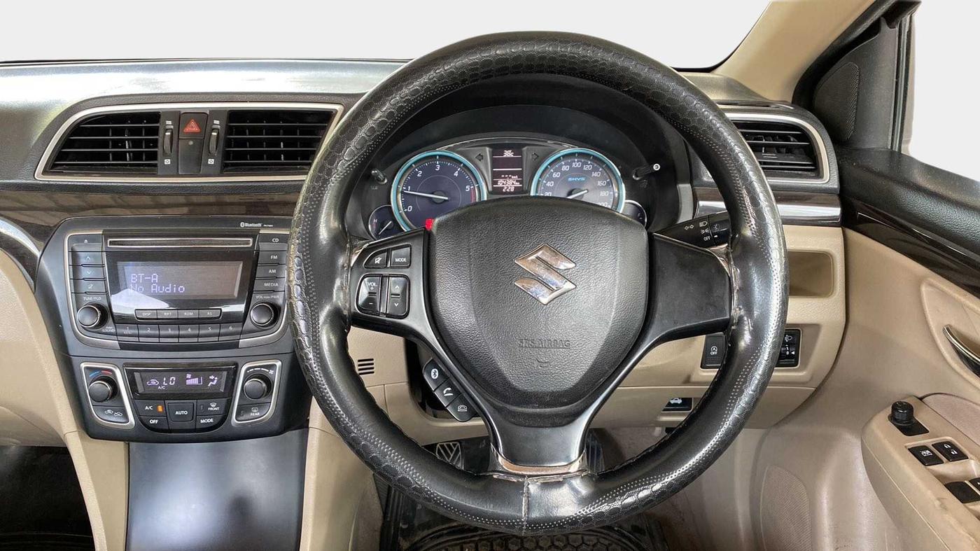 2016 Maruti Ciaz VDI+ SHVS, CNG, Manual, 1,04,360 km, Steering Wheel Close Up