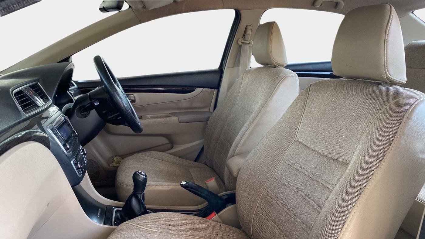 2016 Maruti Ciaz VDI+ SHVS, CNG, Manual, 1,04,360 km, Right Side Front Door Cabin