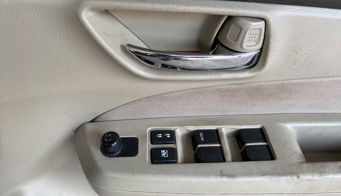 2016 Maruti Ciaz VDI+ SHVS, Diesel, Manual, 1,04,360 km, Driver Side Door Panels Control