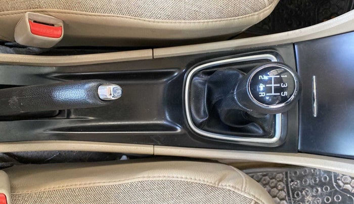 2016 Maruti Ciaz VDI+ SHVS, Diesel, Manual, 1,04,360 km, Gear Lever