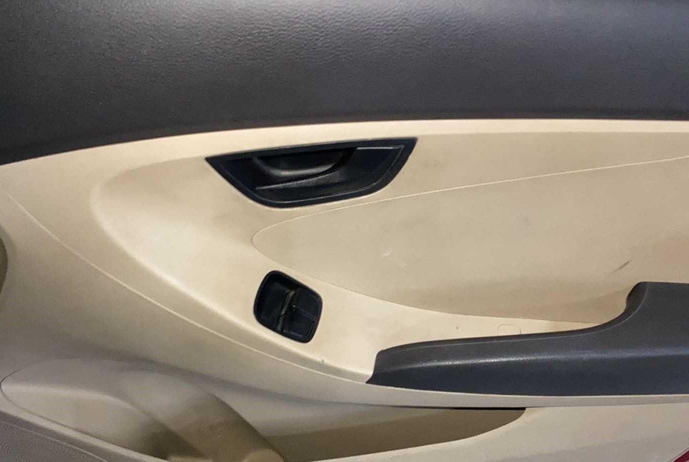 2014 Hyundai Eon ERA +, Petrol, Manual, 34,303 km, Driver Side Door Panels Control
