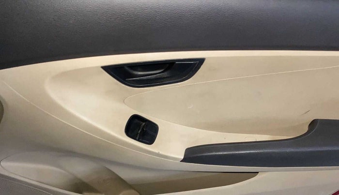 2014 Hyundai Eon ERA +, Petrol, Manual, 34,303 km, Driver Side Door Panels Control