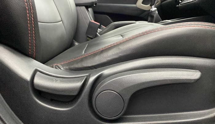 2016 Hyundai Creta SX PLUS 1.6 PETROL, Petrol, Manual, 54,853 km, Driver Side Adjustment Panel