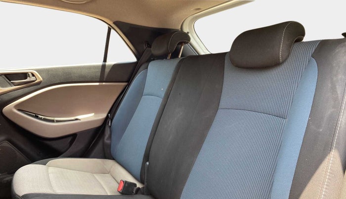2015 Hyundai Elite i20 ASTA 1.4 CRDI, Diesel, Manual, 1,18,587 km, Right Side Rear Door Cabin