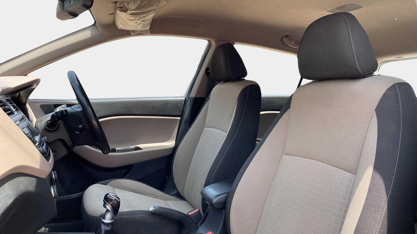 2015 Hyundai Elite i20 ASTA 1.4 CRDI, Diesel, Manual, 1,18,587 km, Right Side Front Door Cabin