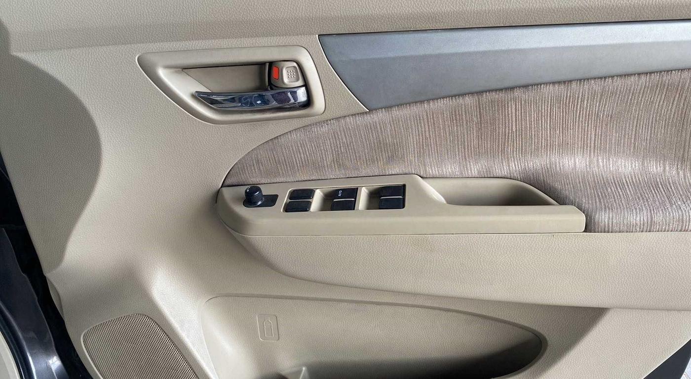2014 Maruti Ertiga VXI, Petrol, Manual, 66,820 km, Driver Side Door Panels Control