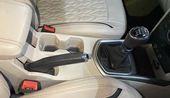 2020 Mahindra XUV300 W8 1.2 PETROL, Petrol, Manual, 30,601 km, Gear Lever