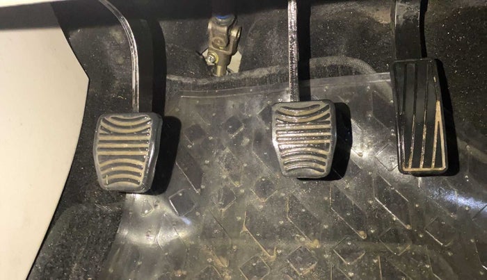 2020 Mahindra XUV300 W8 1.2 PETROL, Petrol, Manual, 30,601 km, Pedals