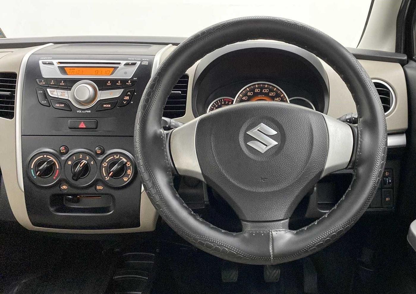 2014 Maruti Wagon R 1.0 VXI, Petrol, Manual, 22,420 km, Steering Wheel Close Up