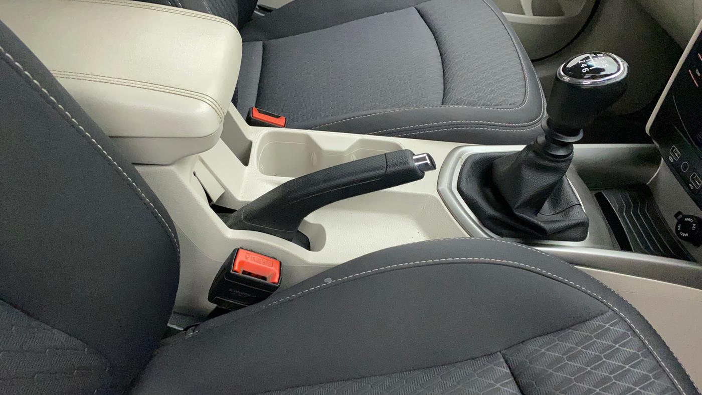2021 Mahindra XUV300 W8 1.2 PETROL, Petrol, Manual, 37,824 km, Gear Lever