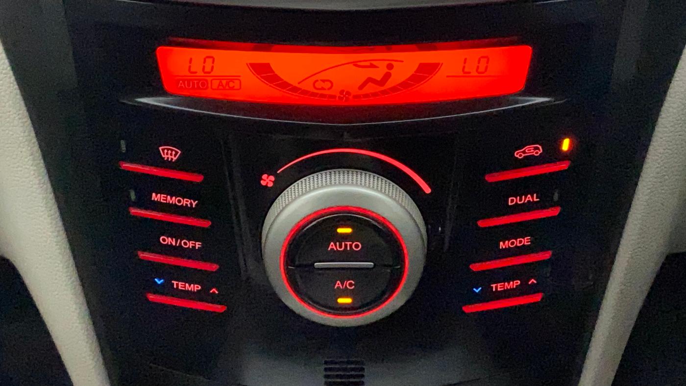 2021 Mahindra XUV300 W8 1.2 PETROL, Petrol, Manual, 37,824 km, Automatic Climate Control