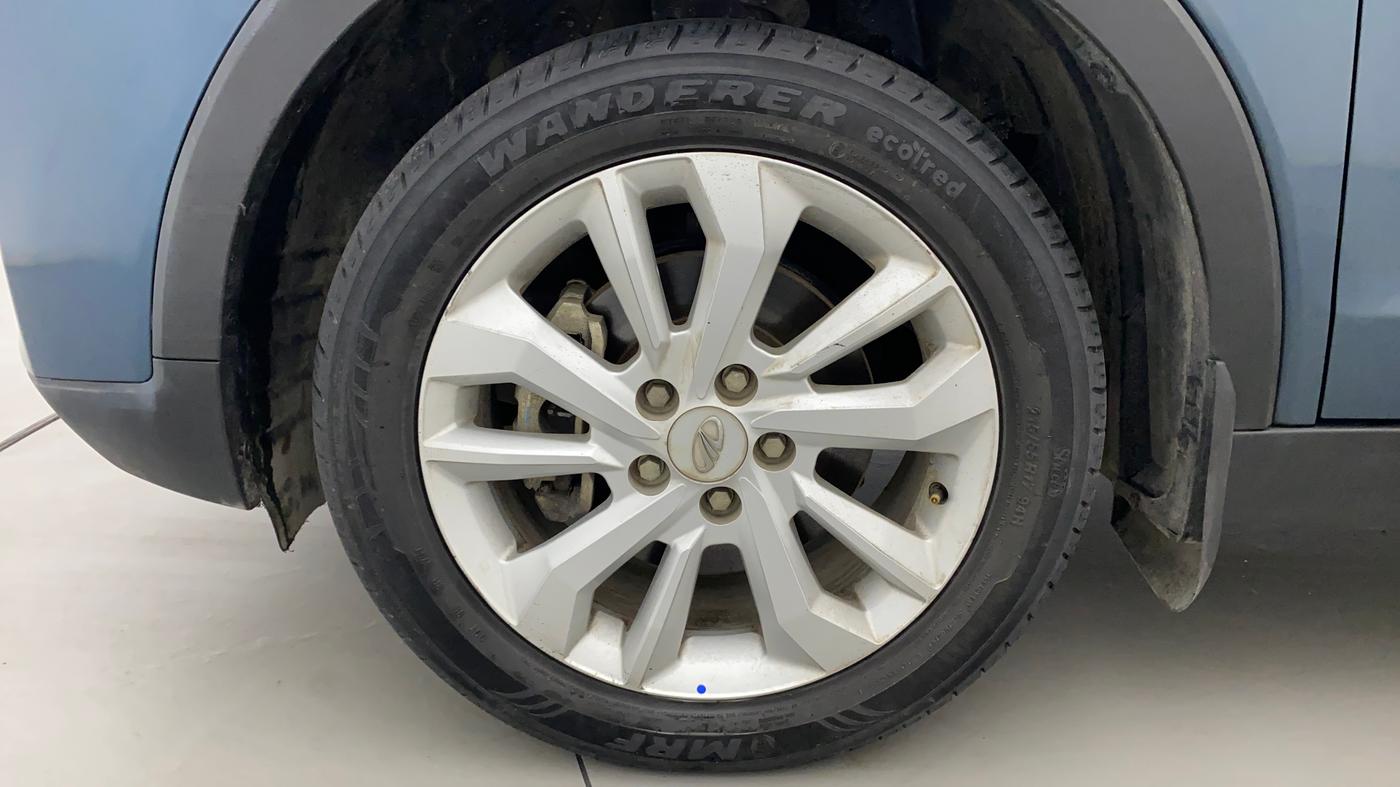 2021 Mahindra XUV300 W8 1.2 PETROL, Petrol, Manual, 37,824 km, Left Front Wheel