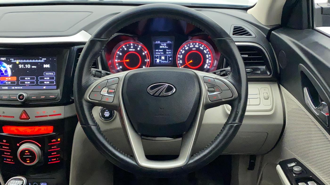 2021 Mahindra XUV300 W8 1.2 PETROL, Petrol, Manual, 37,824 km, Steering Wheel Close Up