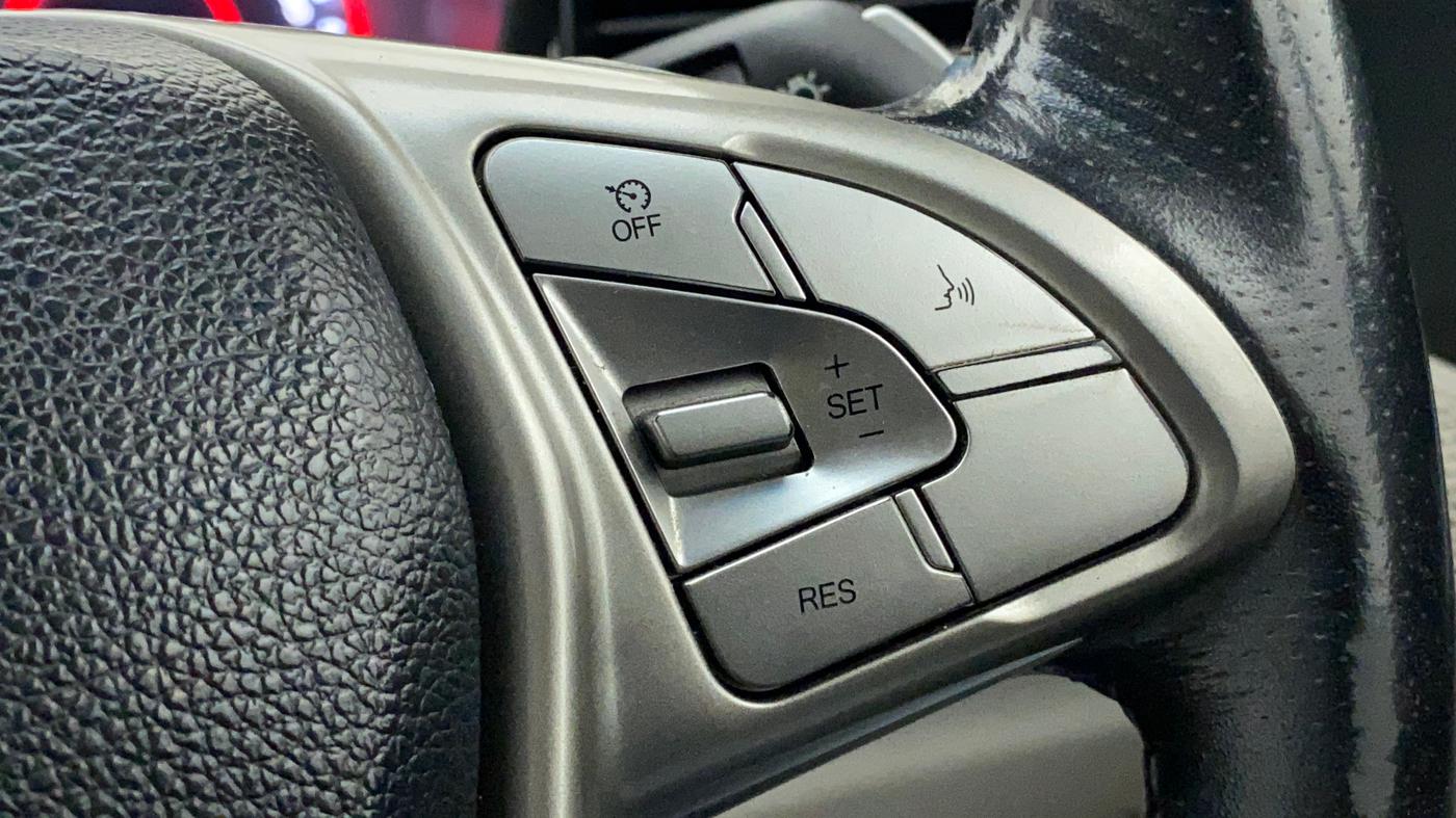 2021 Mahindra XUV300 W8 1.2 PETROL, Petrol, Manual, 37,824 km, Adaptive Cruise Control