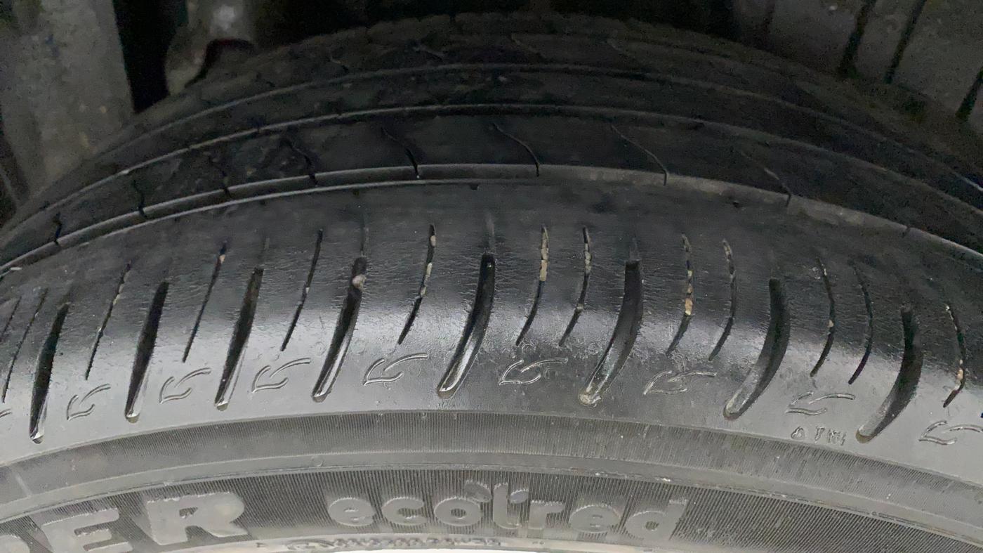 2021 Mahindra XUV300 W8 1.2 PETROL, Petrol, Manual, 37,824 km, Left Rear Tyre Tread