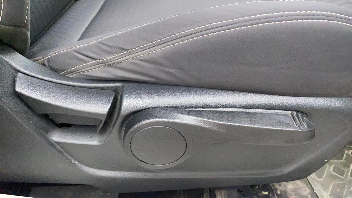 2021 Mahindra XUV300 W8 1.2 PETROL, Petrol, Manual, 37,824 km, Driver Side Adjustment Panel