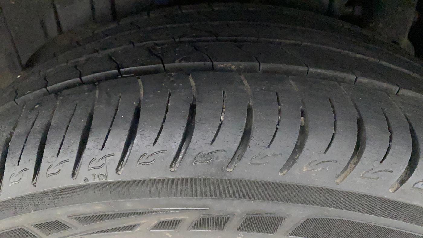 2021 Mahindra XUV300 W8 1.2 PETROL, Petrol, Manual, 37,824 km, Right Rear Tyre Tread