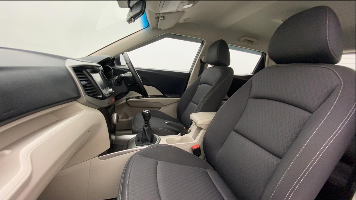 2021 Mahindra XUV300 W8 1.2 PETROL, Petrol, Manual, 37,824 km, Right Side Front Door Cabin