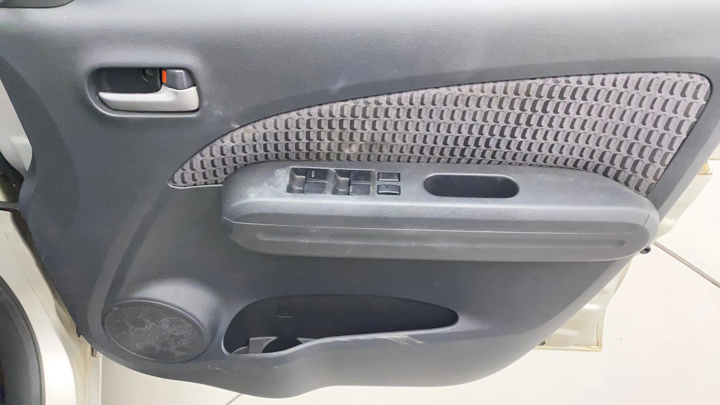 2014 Maruti Ritz VXI, Petrol, Manual, 64,030 km, Driver Side Door Panels Control