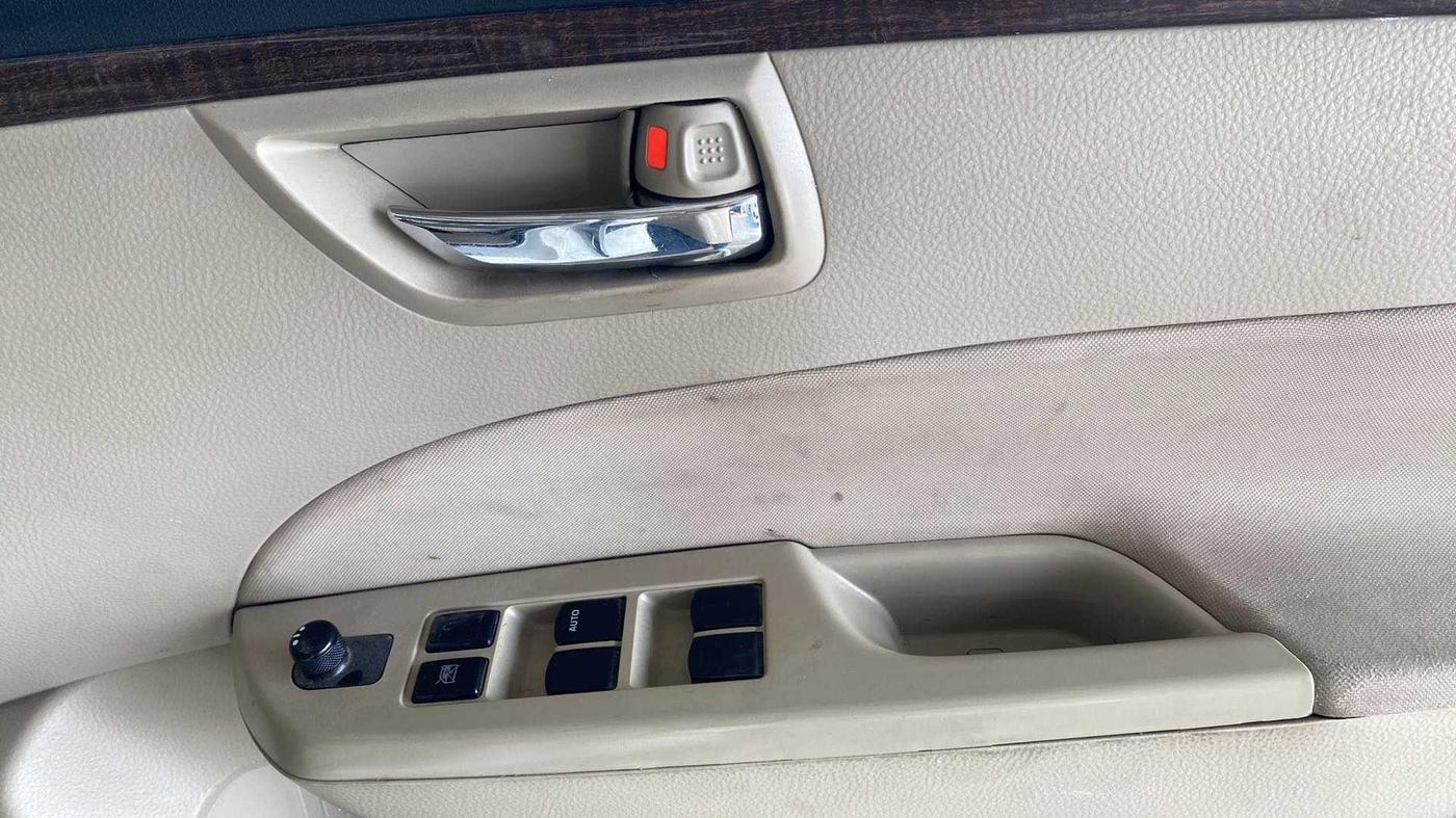 2014 Maruti Swift Dzire VXI, Petrol, Manual, 31,474 km, Driver Side Door Panels Control