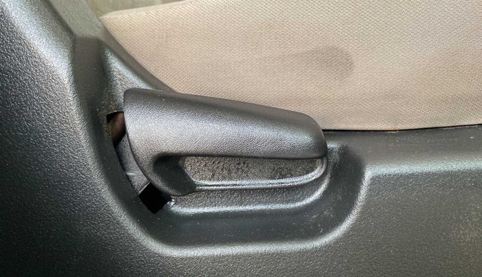 2013 Maruti Wagon R 1.0 VXI, Petrol, Manual, 36,180 km, Driver Side Adjustment Panel