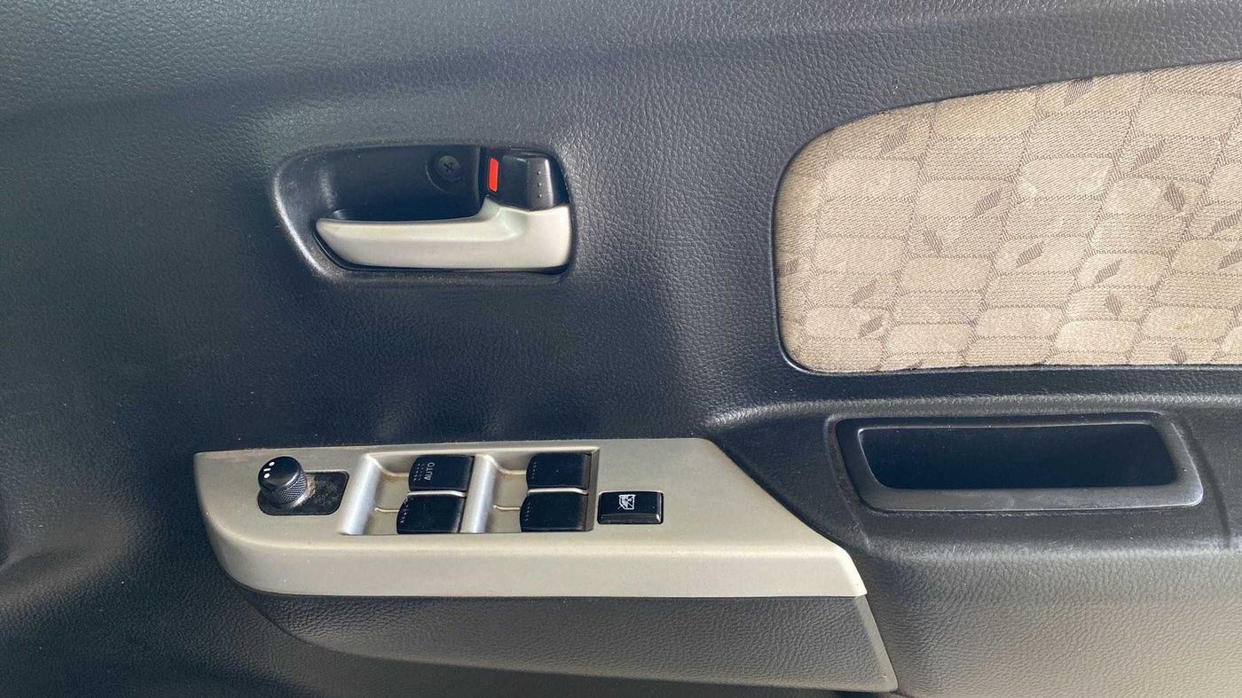 2013 Maruti Wagon R 1.0 VXI, Petrol, Manual, 36,180 km, Driver Side Door Panels Control