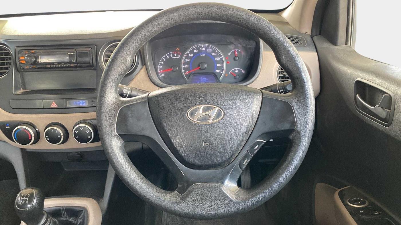 2015 Hyundai Grand i10 MAGNA 1.2 KAPPA VTVT, CNG, Manual, 1,10,295 km, Steering Wheel Close Up