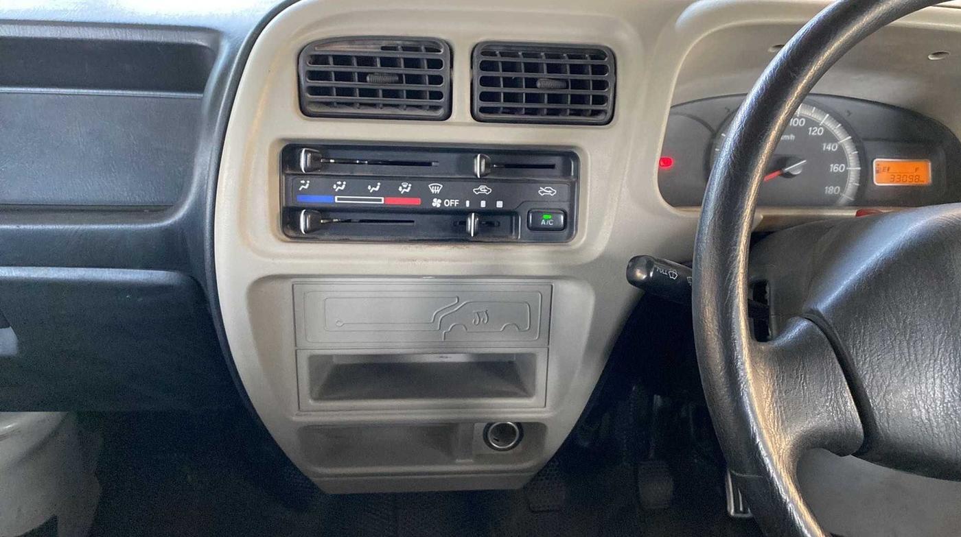 2017 Maruti Eeco 5 STR, Petrol, Manual, 33,094 km, Air Conditioner