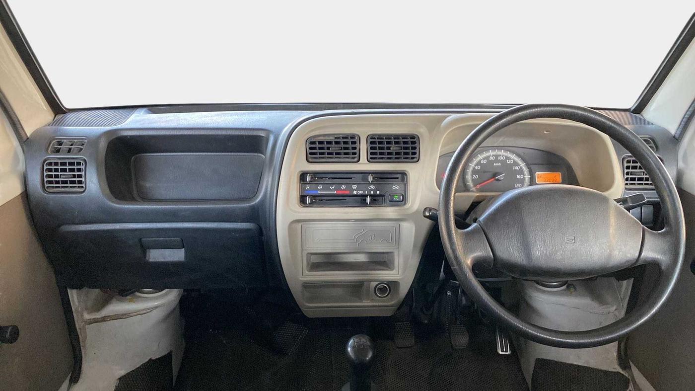 2017 Maruti Eeco 5 STR, Petrol, Manual, 33,094 km, Dashboard