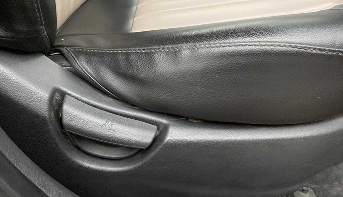 2018 Hyundai Grand i10 SPORTZ AT 1.2 KAPPA VTVT, Petrol, Automatic, 50,840 km, Driver Side Adjustment Panel