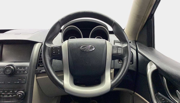 2015 Mahindra XUV500 W8, Diesel, Manual, 69,684 km, Steering Wheel Close Up