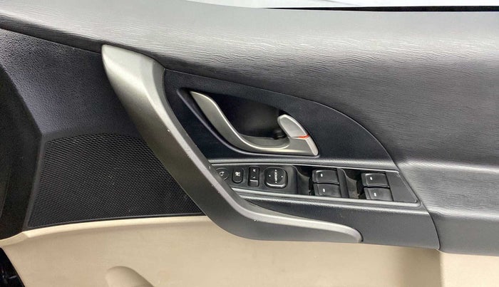 2015 Mahindra XUV500 W8, Diesel, Manual, 69,684 km, Driver Side Door Panels Control