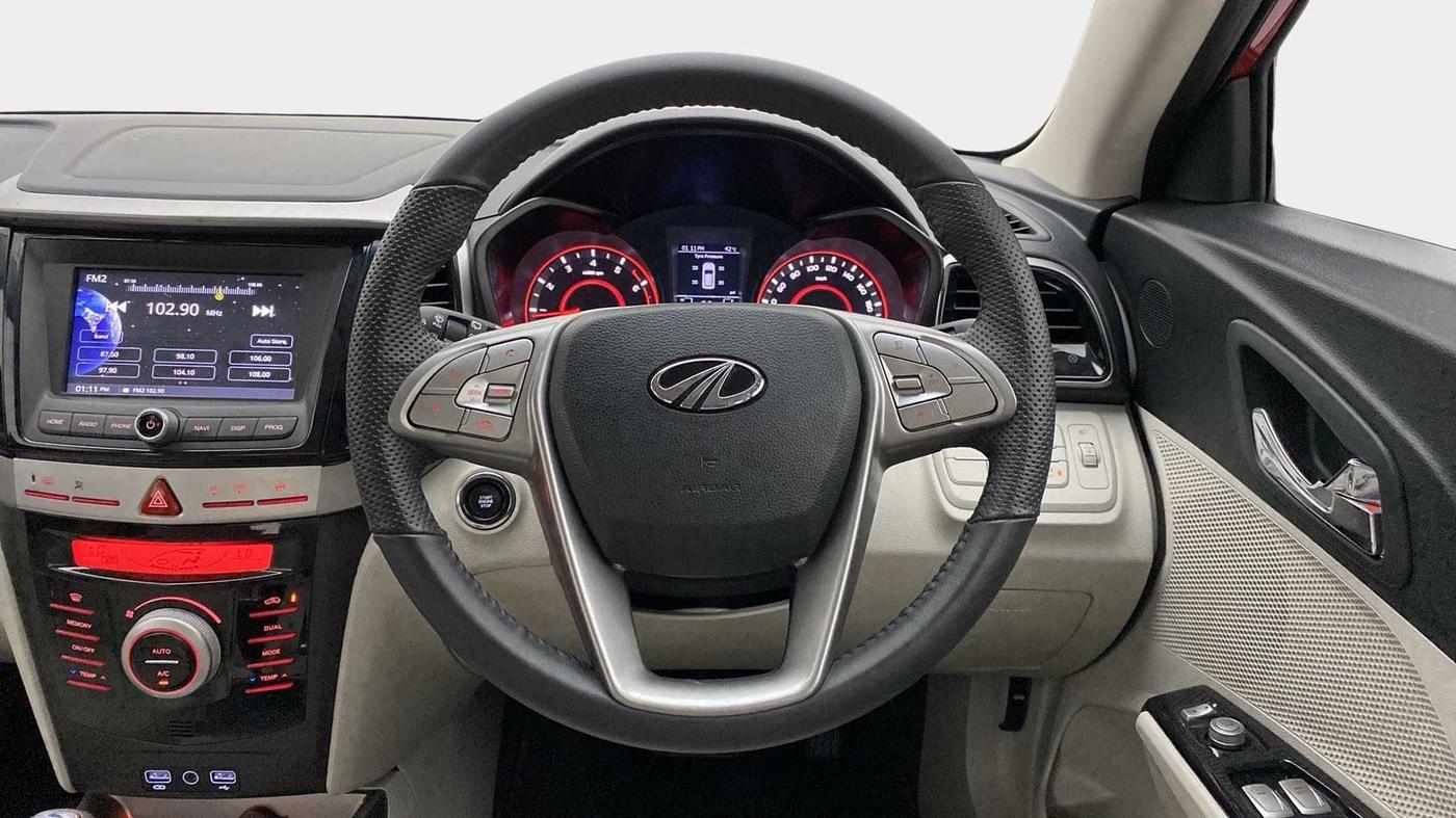2022 Mahindra XUV300 W8 (O) 1.2 PETROL AMT, Petrol, Automatic, 11,926 km, Steering Wheel Close Up