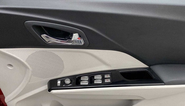 2022 Mahindra XUV300 W8 (O) 1.2 PETROL AMT, Petrol, Automatic, 11,926 km, Driver Side Door Panels Control