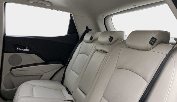 2022 Mahindra XUV300 W8 (O) 1.2 PETROL AMT, Petrol, Automatic, 11,926 km, Right Side Rear Door Cabin