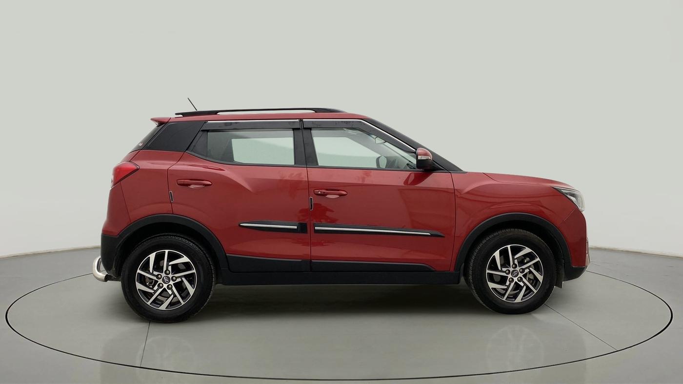 2022 Mahindra XUV300 W8 (O) 1.2 PETROL AMT, Petrol, Automatic, 11,926 km, Right Side View