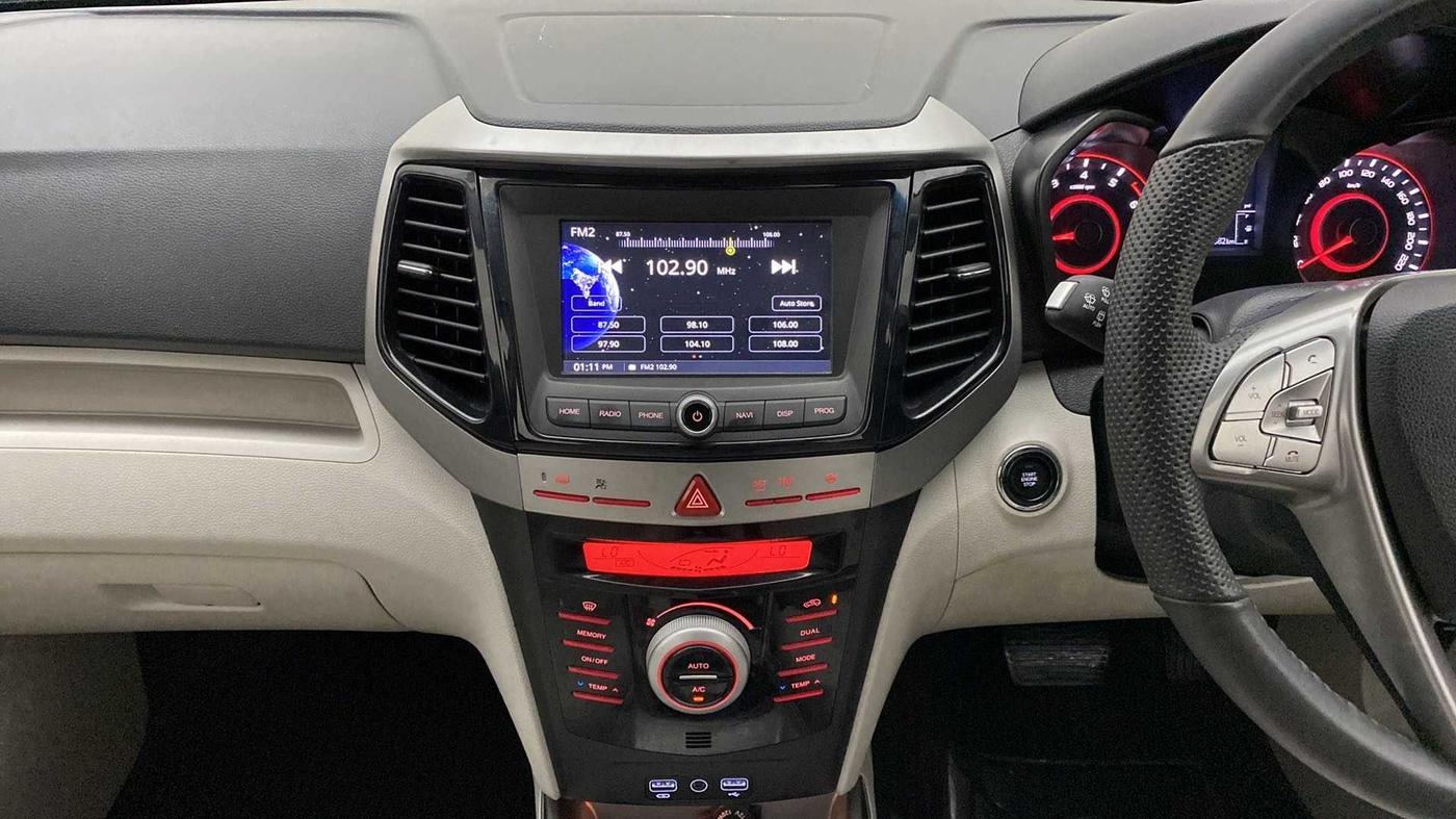 2022 Mahindra XUV300 W8 (O) 1.2 PETROL AMT, Petrol, Automatic, 11,926 km, Air Conditioner