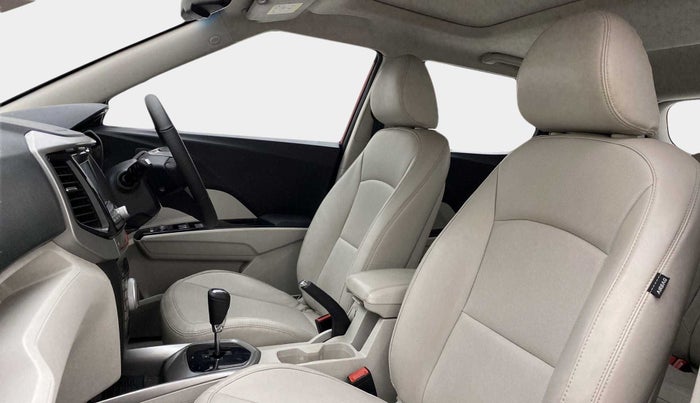 2022 Mahindra XUV300 W8 (O) 1.2 PETROL AMT, Petrol, Automatic, 11,926 km, Right Side Front Door Cabin