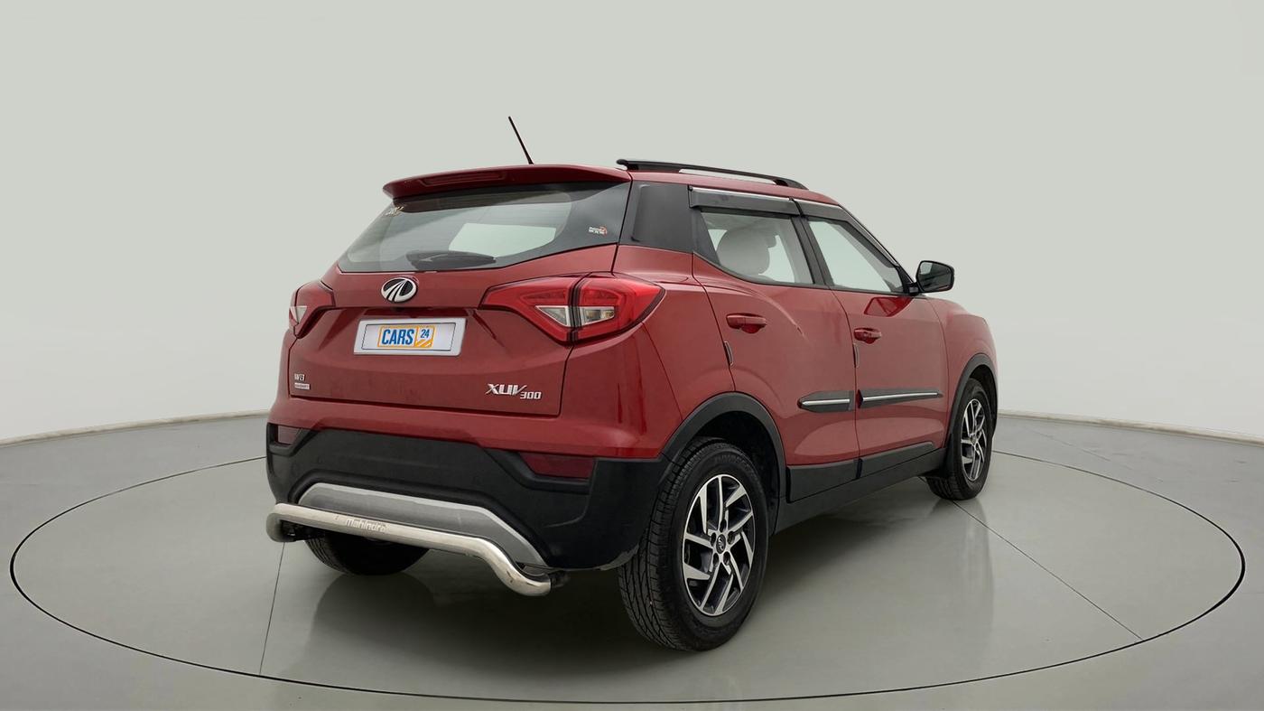 2022 Mahindra XUV300 W8 (O) 1.2 PETROL AMT, Petrol, Automatic, 11,926 km, Right Back Diagonal