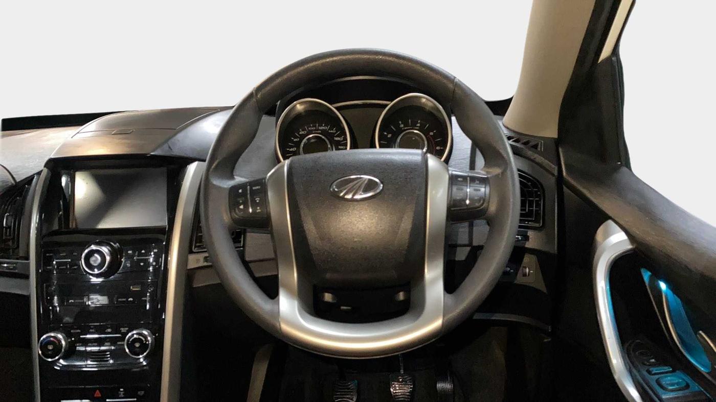 2020 Mahindra XUV500 W7, Diesel, Manual, 28,382 km, Steering Wheel Close Up