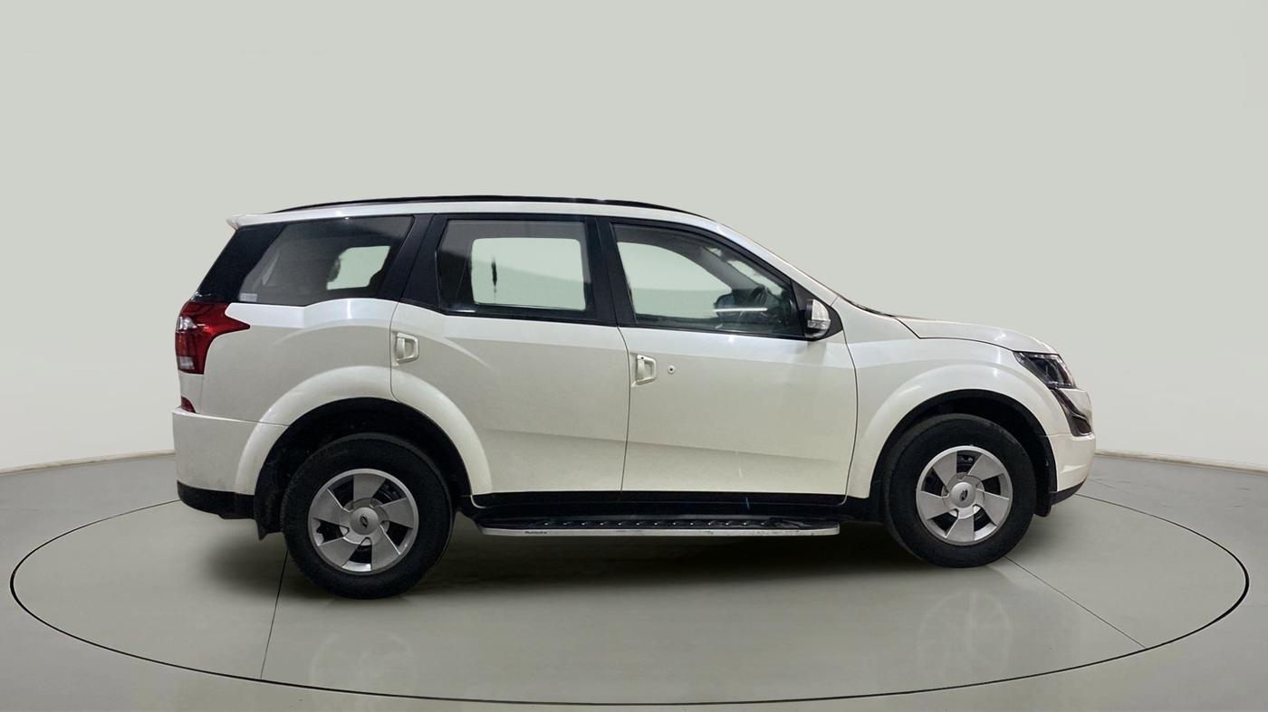 2020 Mahindra XUV500 W7, Diesel, Manual, 28,382 km, Right Side View