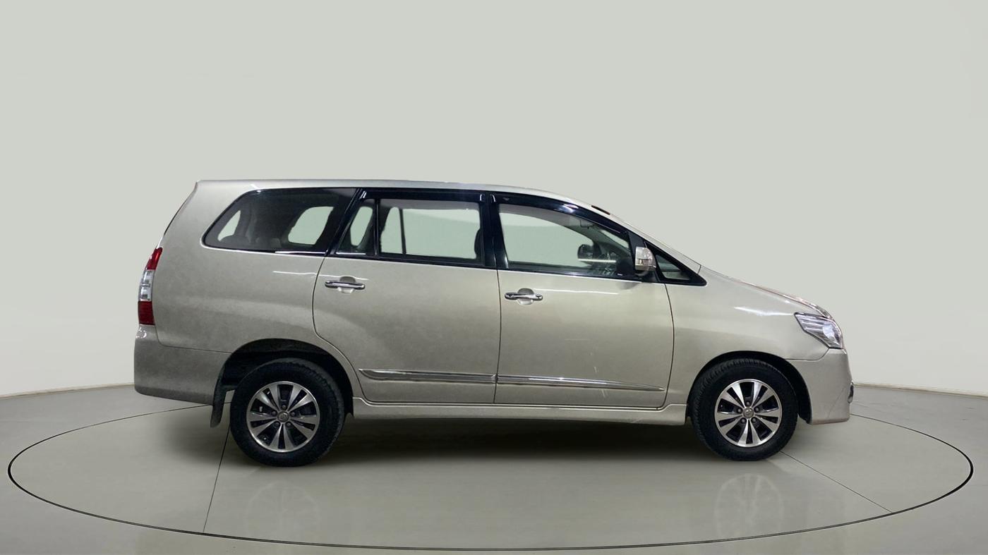 2015 Toyota Innova 2.5 VX 7 STR, Diesel, Manual, 1,06,906 km, Right Side View