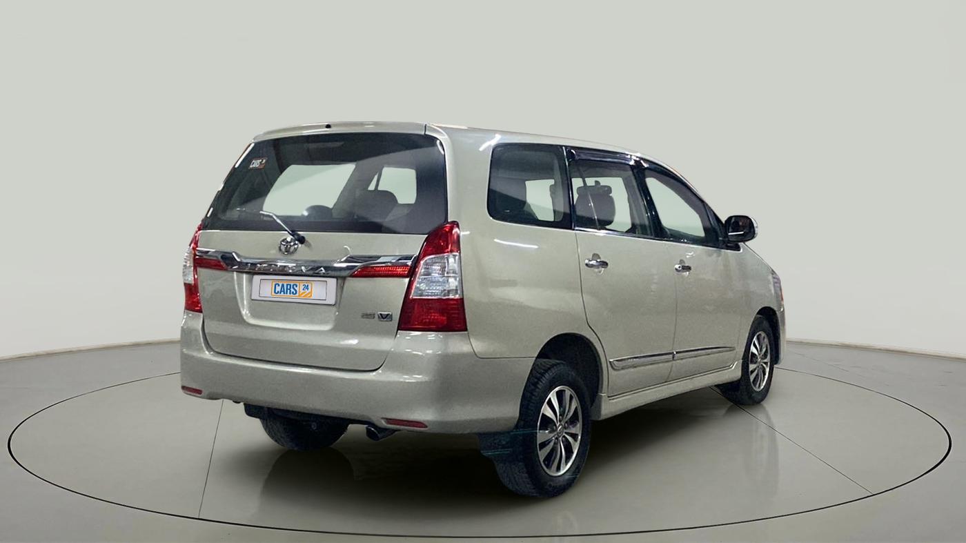 2015 Toyota Innova 2.5 VX 7 STR, Diesel, Manual, 1,06,906 km, Right Back Diagonal